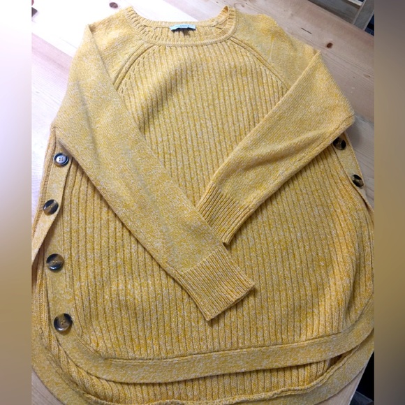 Sweater - Picture 2 of 3